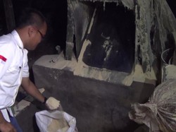 Polisi Gerebek Gudang Pembuatan Tepung Berbahan Roti Kedaluwarsa
