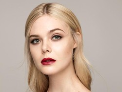 Kulit Mulus Bak Porselen, Ini Cara Elle Fanning Makeup dan Merawat Kulit