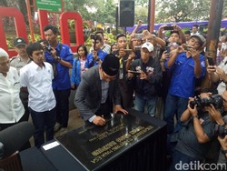 Ridwan Kamil Minta Radio di Bandung Siaran Bahasa Sunda dan Inggris