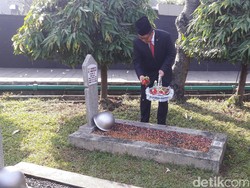 Peringati Harkitnas, Menkominfo Tabur Bunga di TMP Kalibata