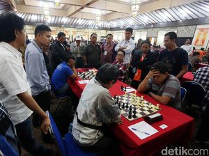 Permainan Catur GM Susanto Megaranto Curi Perhatian Penonton