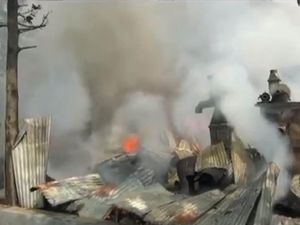 Pabrik Kasur di Ciracas Terbakar, Petugas Damkar Terluka