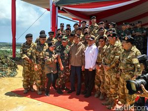 Gaya Para Gubernur Berpakaian Militer di Natuna