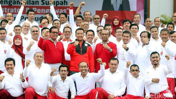 Menpora Lantik Pejabat dengan Kostum Olahraga