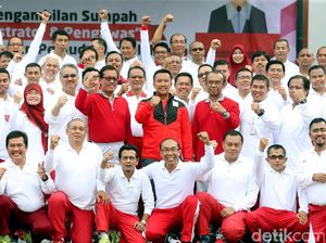 Menpora Lantik Pejabat dengan Kostum Olahraga