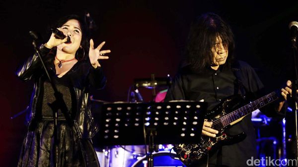 Ian Antono Ramaikan Konser Spirit of Legends