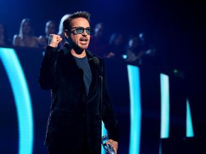Pindah Haluan dari Marvel, Robert Downey Jr Garap Serial Komik DC Pindah Haluan dari Marvel, Robert Downey Jr Garap Serial Komik DC