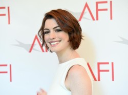 Makan Salmon, Anne Hathaway Ngaku Tak Lagi Jadi Vegan