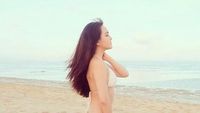 Shandy Aulia Berbikini di Bali, Wulan Guritno Tetap Seksi
