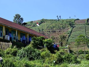 Kisah Guru SD Simego di Pekalongan yang Menginap di Sekolah