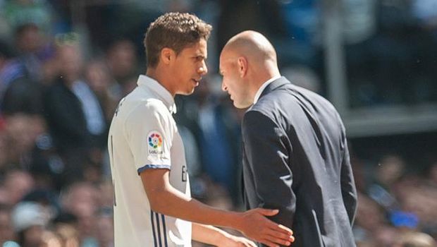 MADRID, SPAIN - APRIL 02:  Rafael Varane of Real Madrid CF chats with Real Madrid manager Zinedine Zidane after coming off injured during the La Liga match between Real Madrid CF and Deportivo Alaves at Bernabeu on April 2, 2017 in Madrid, Spain.  (Photo by Denis Doyle/Getty Images)
