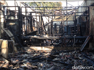 Arus Pendek dan Hangusnya Stasiun Klender