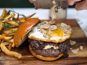 Inilah 10 Burger dengan Harga Selangit di Amerika (1)