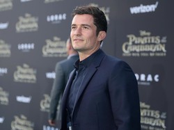 Cinta Banget Sama Peliharaan, Orlando Bloom Simpan Rangka Anjingnya