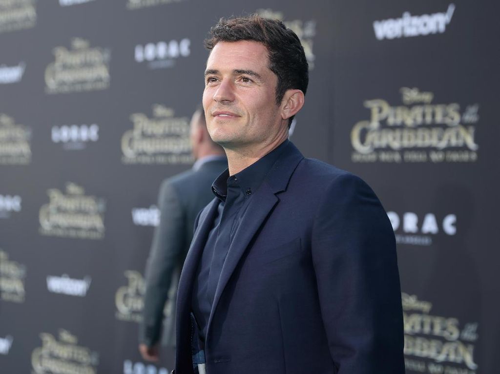 Cinta Banget Sama Peliharaan, Orlando Bloom Simpan Rangka Anjingnya Cinta Banget Sama Peliharaan, Orlando Bloom Simpan Rangka Anjingnya