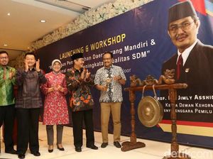Gus Ipul Apresiasi Jimly School of Law Government