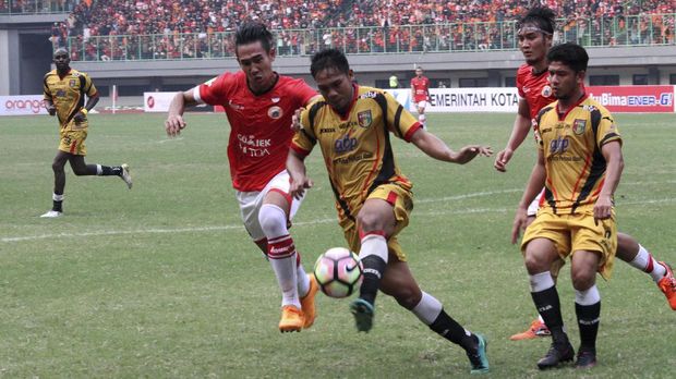 Mitra Kukar meraih kemenangan pertama di Piala Gubernur Kaltim setelah mengalahkan PSIS, 3-0.
