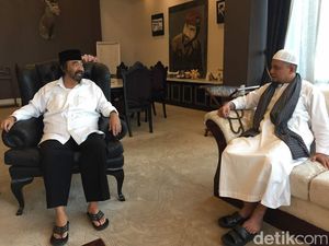 Surya Paloh dan Arifin Ilham Bertemu Usai Salat Jumat
