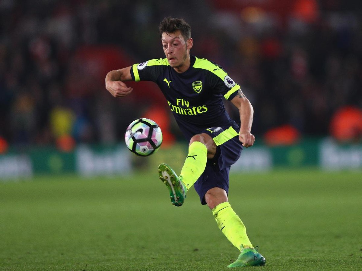 Pemain Arsenal, Mesut Oezil. (Foto: Ian Walton/Getty Images)