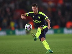 Oezil Akan Bahas Masa Depan dengan Arsenal Usai Tur Pramusim