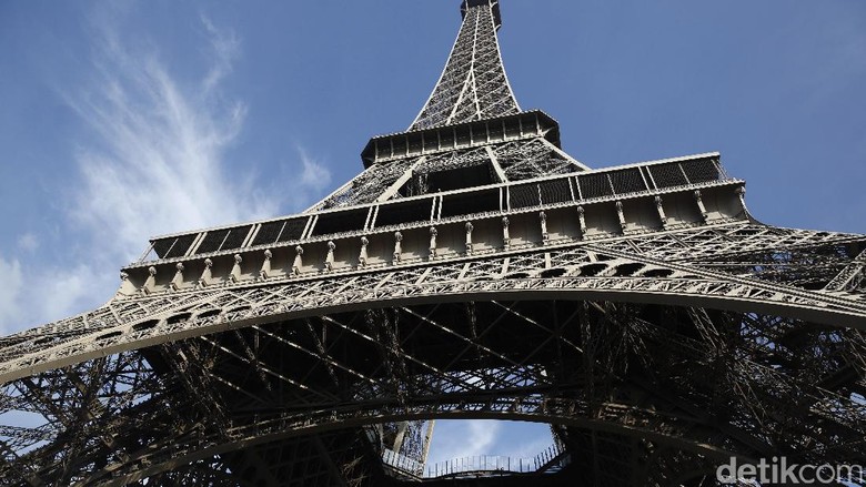 Menara Eiffel (Agung Pambudhy)
