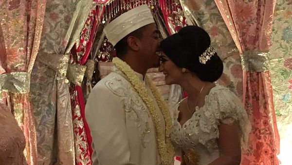 Resmi Dinikahi Pengusaha, Begini Suasana Akad Nikah Fanny Ghassani