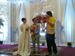 Rebut Buket Bunga, Pandji Pragiwaksono Sabotase Pernikahan Orang Lain