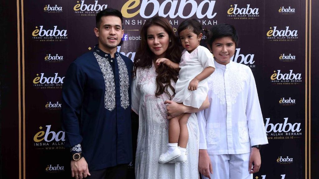 Olla Ramlan Tetap Menawan Meski Hamil Olla Ramlan Tetap Menawan Meski Hamil