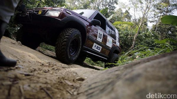 Melihat Keseruan Bakti Jurnalis 4x4