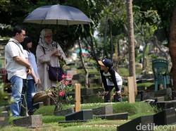 Bacaan Doa Ziarah Kubur, Hukum, dan Adab saat Berziarah