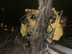 Rem Blong, Truk Tabrak Mobil dan Motor