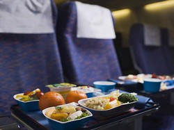 Selain Rasanya Kurang Enak, Makanan di Pesawat Juga Tinggi Kalori