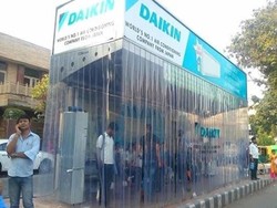 Halte Bus Ber-AC Ada di India