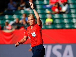 Sosok Polwan Ini Akan Jadi Wasit Perempuan Pertama Bundesliga