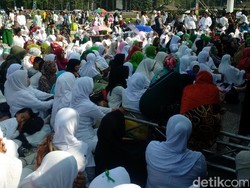 Ribuan Jamaah Ikuti Bandung Lautan Mengaji
