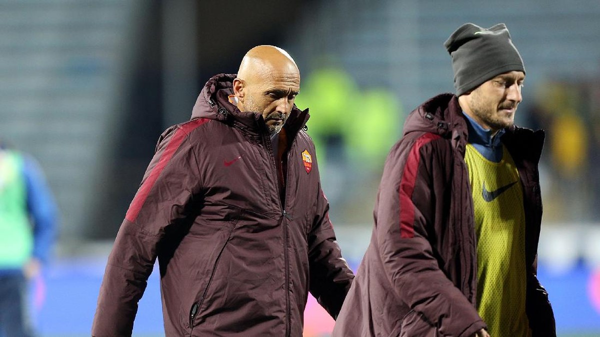 Luciano Spalletti dan Francesco Totti (Foto: Gabriele Maltinti/Getty Images)