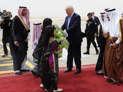 Trump dan Melania Tiba di Arab Saudi