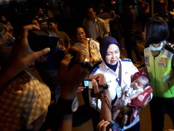 Penumpang KM Mutiara yang Terbakar Tiba di Surabaya