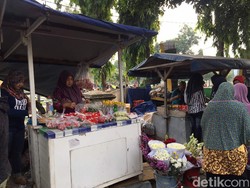 Jualan Bunga Kuburan Jelang Puasa, Bisa Untung Rp 200.000 Sehari