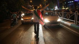Pendukung Presiden Iran Terpilih Tumpah ke Jalan