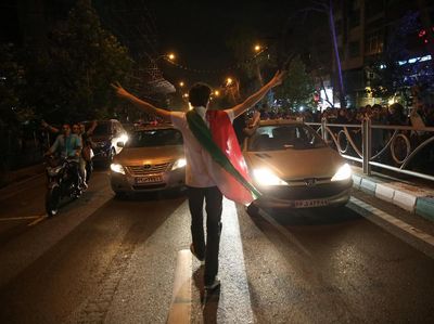 Pendukung Presiden Iran Terpilih Tumpah ke Jalan