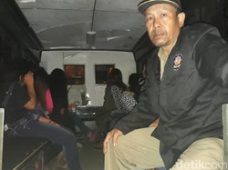 Razia Narkoba, Puluhan Pelayan Warung Lesehan Dites Urin di Brebes