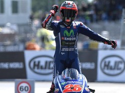 Vinales Berniat Salip Rossi di Tikungan Terakhir
