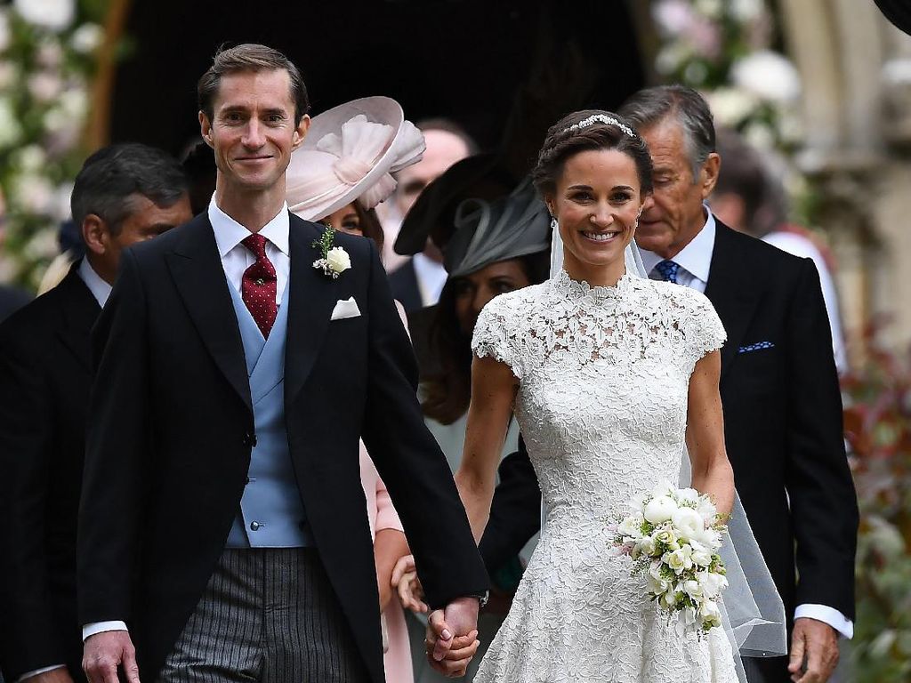 Pippa Middleton Pamer Lengan Berotot di Hari Pernikahannya Pippa Middleton Pamer Lengan Berotot di Hari Pernikahannya