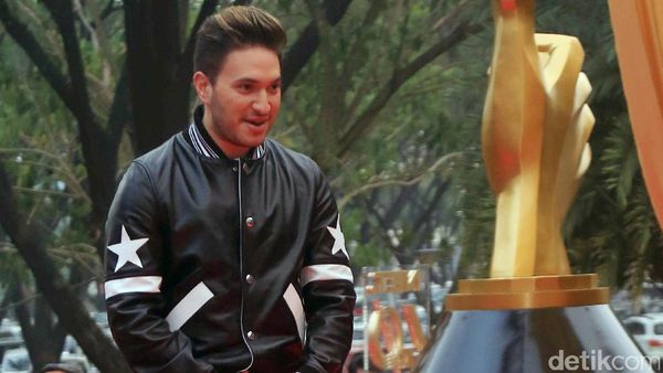 Ke Indonesia, Jonas Blue Bikin Wanita Histeris