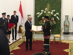Jokowi Anugerahi Raja Swedia Bintang RI Adipurna