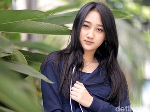 Tatapan Sandrina IMB Bikin Jatuh Hati