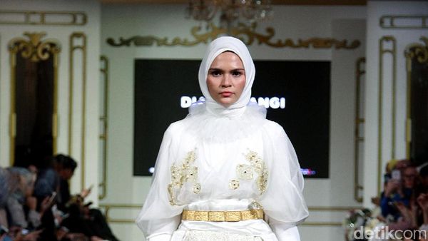 Foto: 25 Koleksi Terbaru Busana Muslim Dian Pelangi