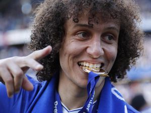 Jawaban David Luiz yang Bikin Carragher dan Neville Ngakak