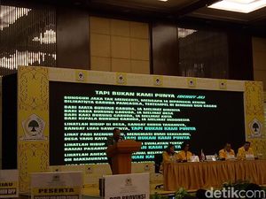 Panglima TNI Baca Puisi Tapi Bukan Kami Punya di Rapimnas Golkar